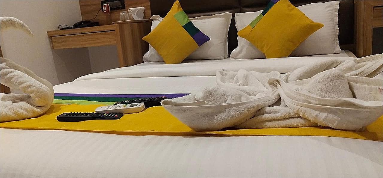 Hotel Meriton Deluxe Room 5