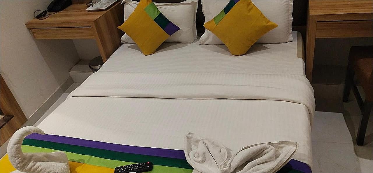 Hotel Meriton Deluxe Room