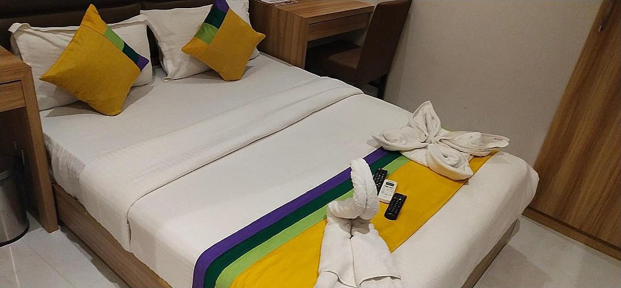 Hotel Meriton Deluxe Room 11