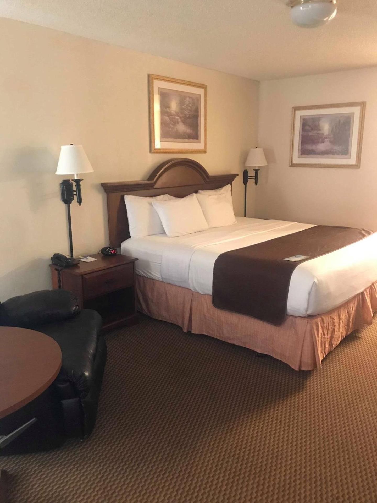 1 King Bed Non-Smoking