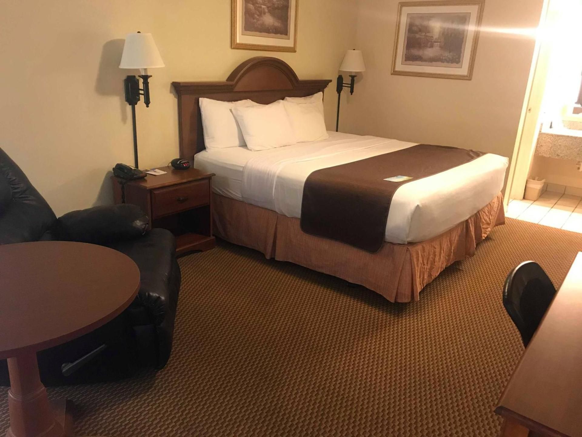 1 King Bed Non-Smoking