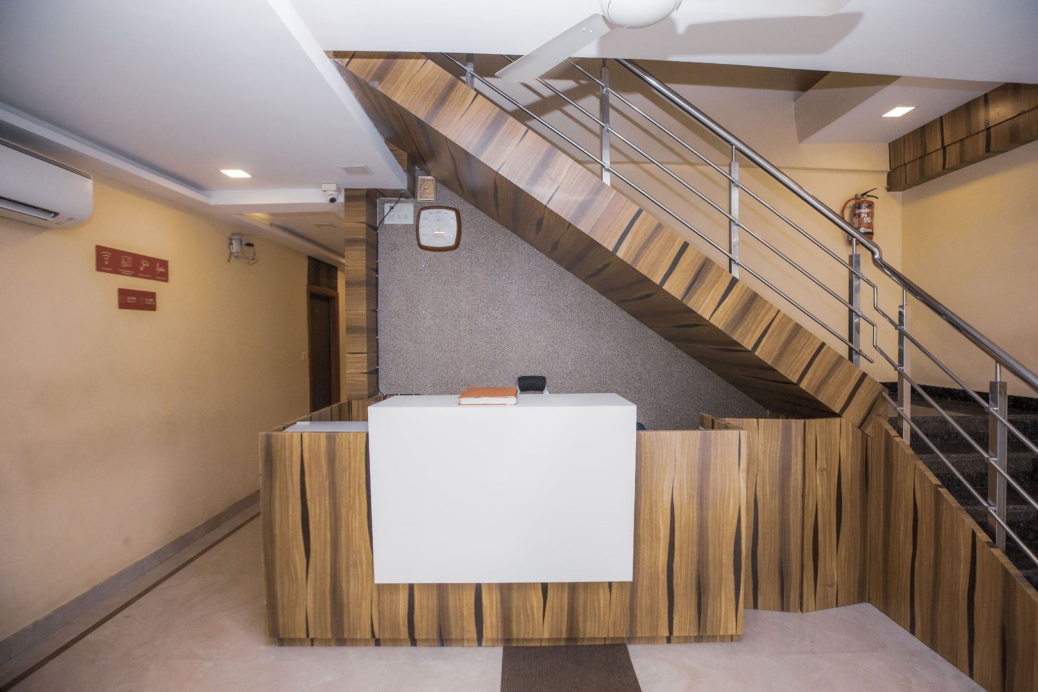 undefined Hotel Elite 59 2