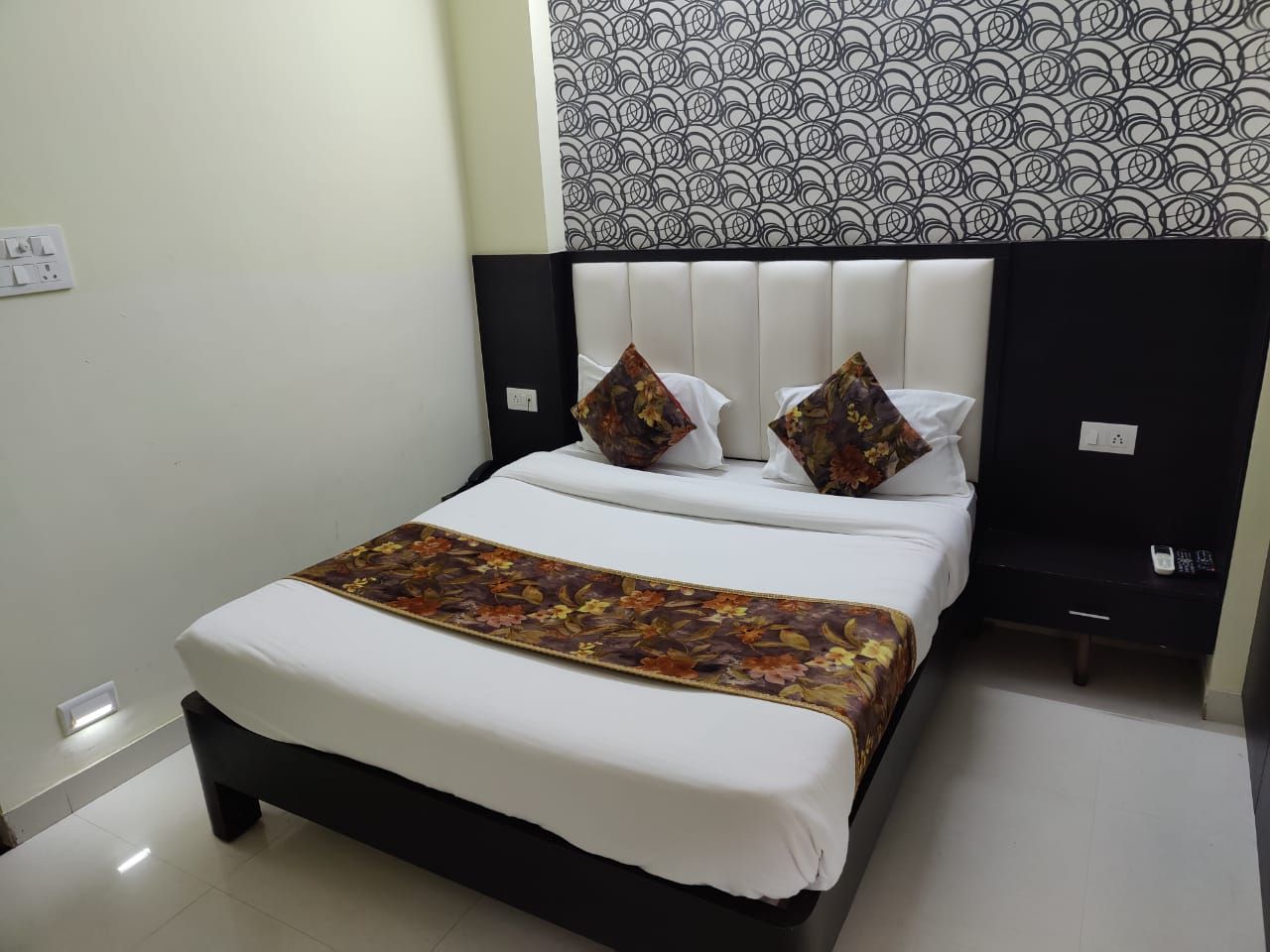 Satyadeep Inn Deluxe Room 5