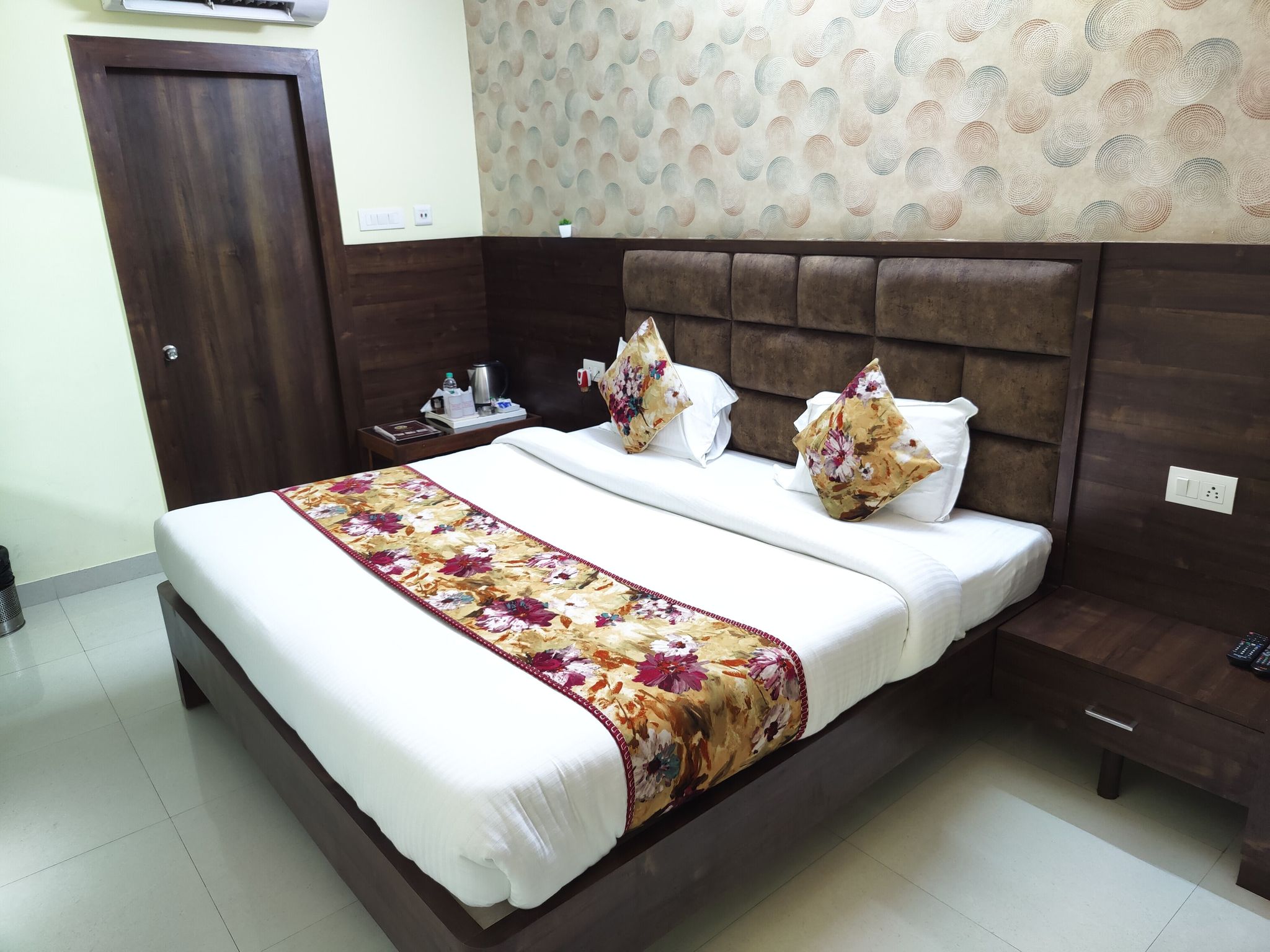 Satyadeep Inn Deluxe Room