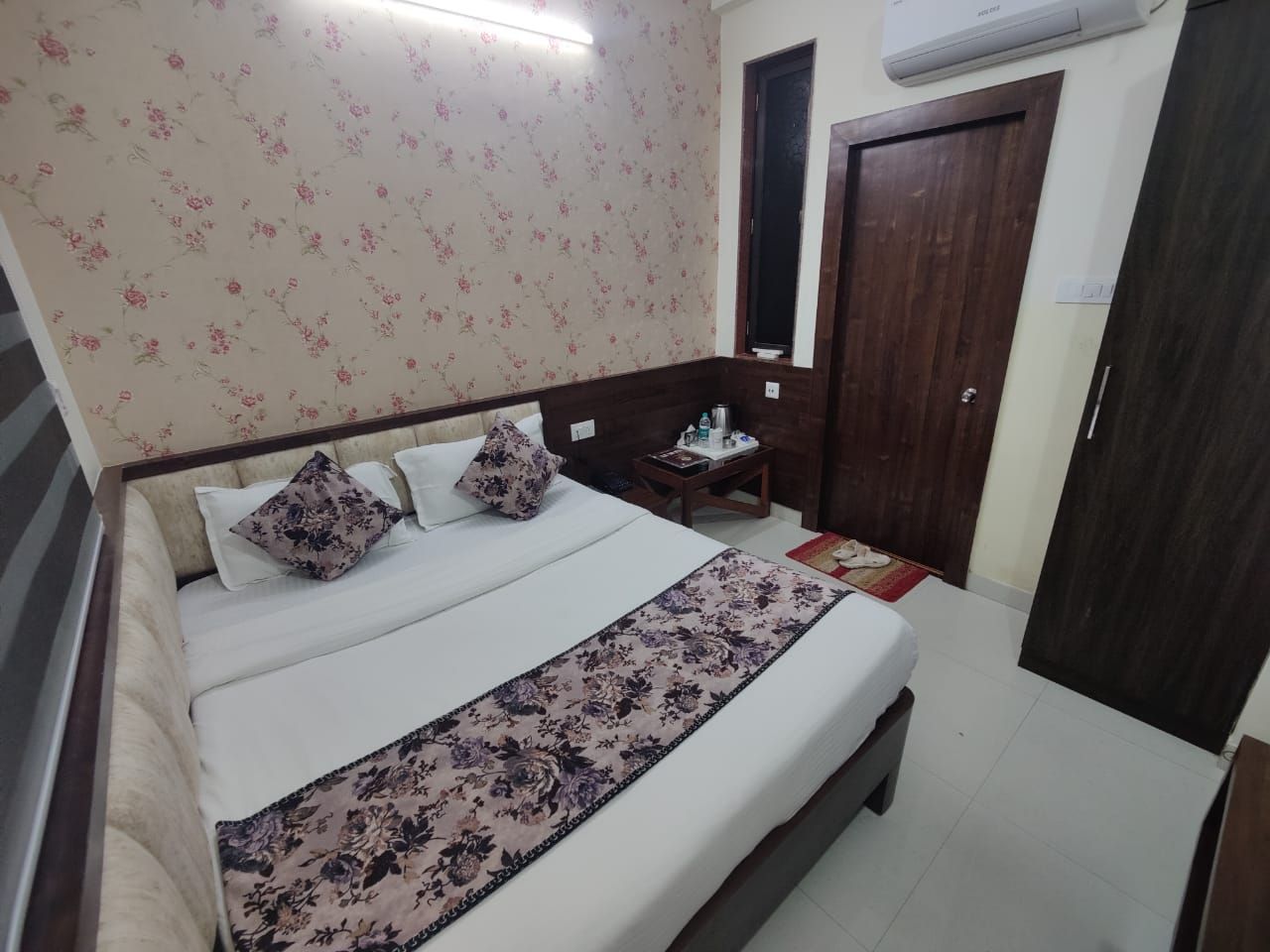 Satyadeep Inn Deluxe Room 6