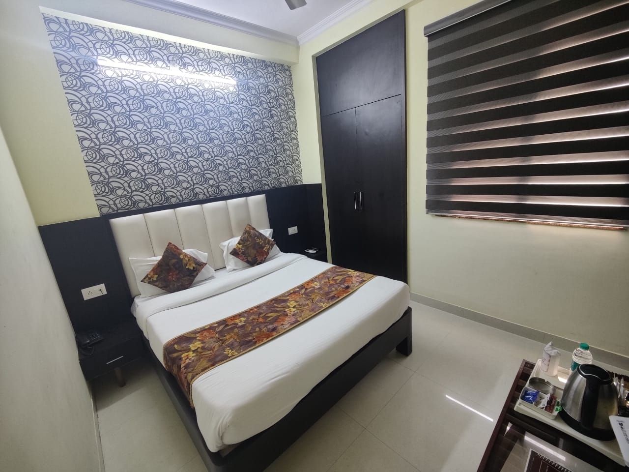 Satyadeep Inn Deluxe Room 4