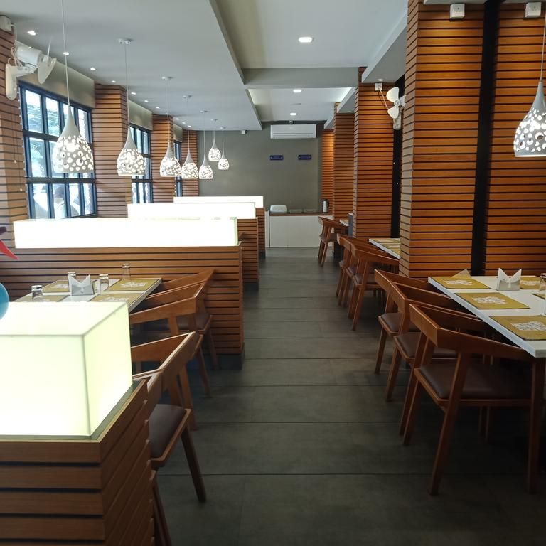 Food & Dining