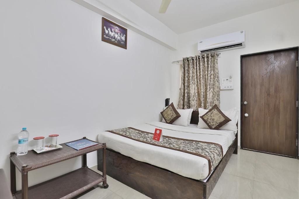 Hotel Star Palace by Nova Hotels Deluxe Room Non AC 6