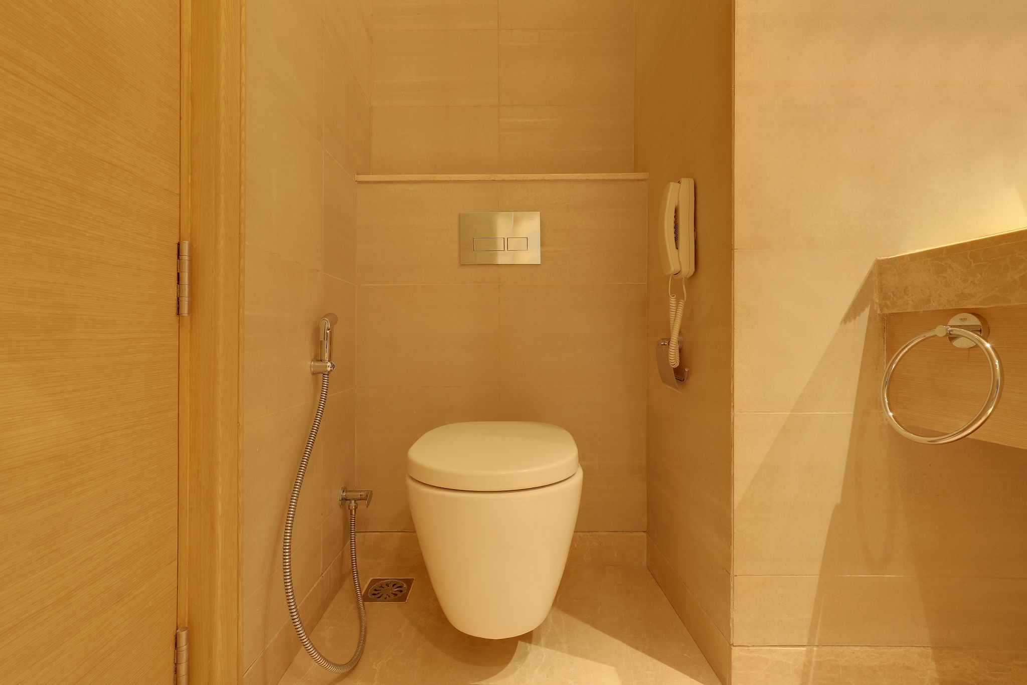 Lemon Tree Hotel,Jhansi Deluxe King Room 7