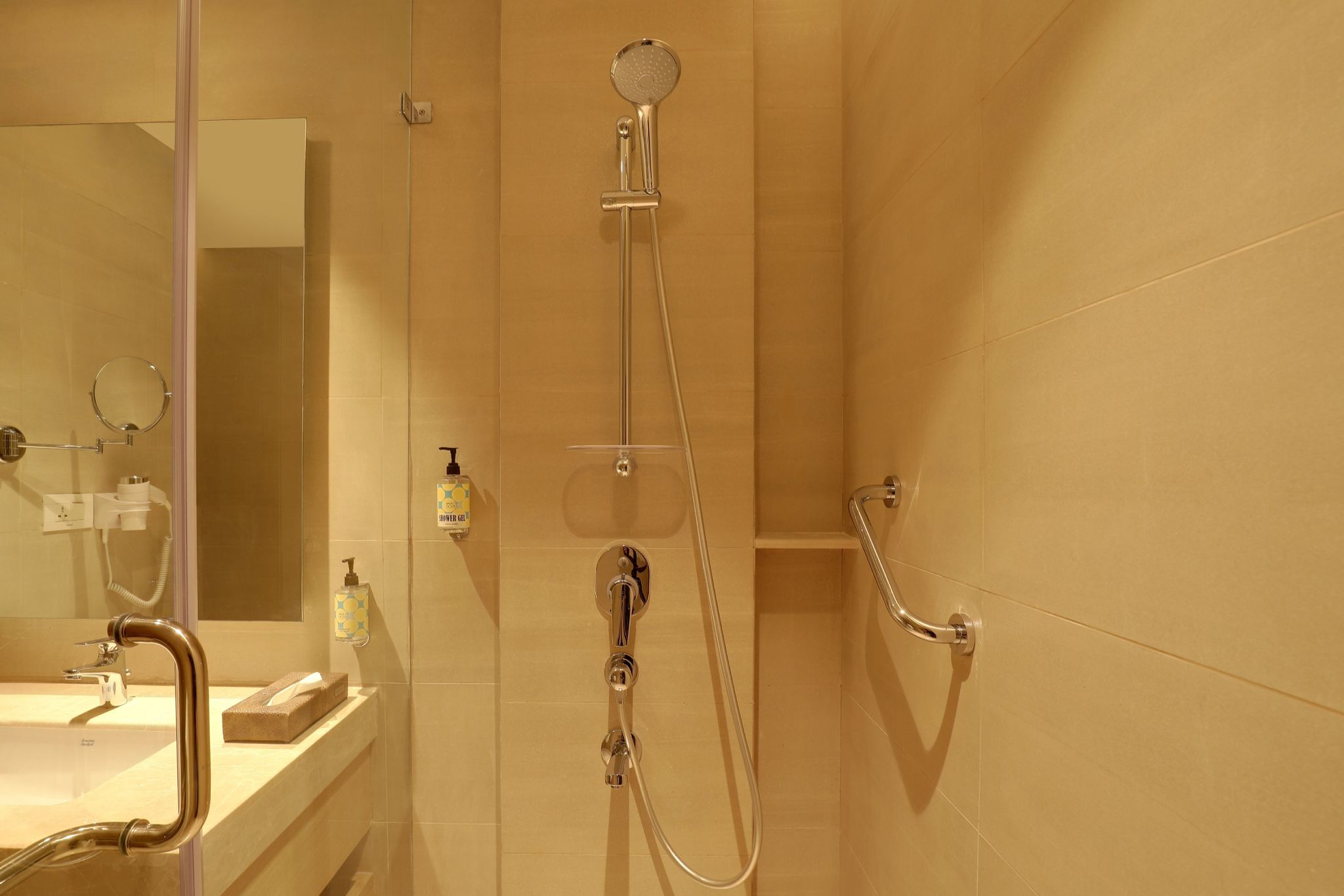 Lemon Tree Hotel,Jhansi Deluxe King Room 9