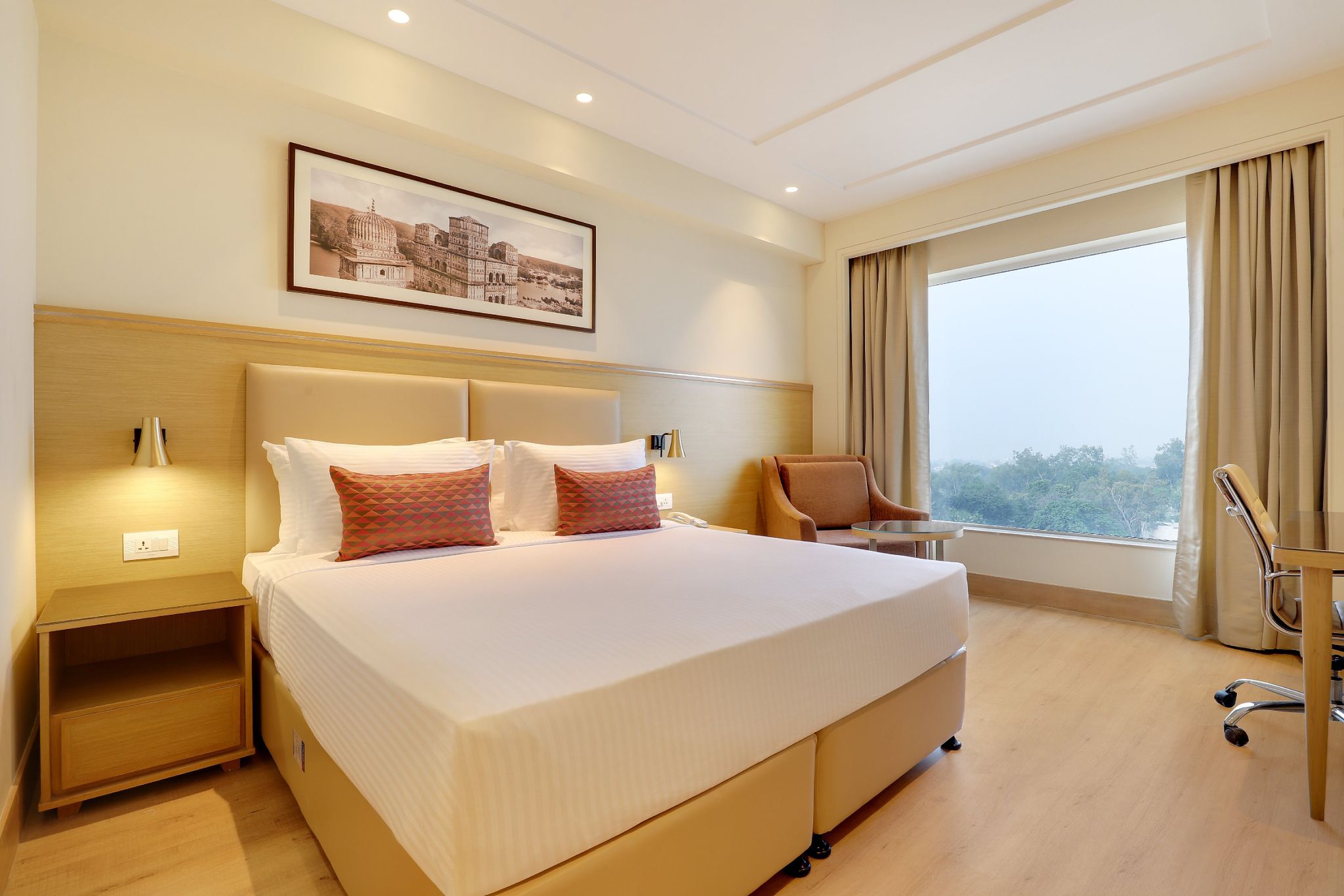 Lemon Tree Hotel,Jhansi Deluxe King Room 4
