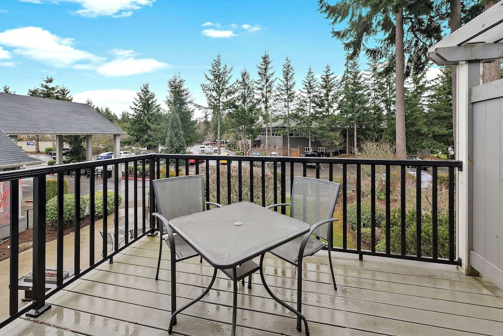 Best Western Wesley Inn & Suites Suite, 1 King Bed, Non Smoking, Balcony (with Sofabed) 3