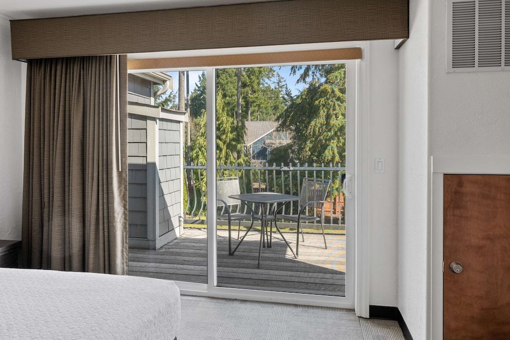 Best Western Wesley Inn & Suites Suite, 1 King Bed, Non Smoking, Balcony (with Sofabed) 4