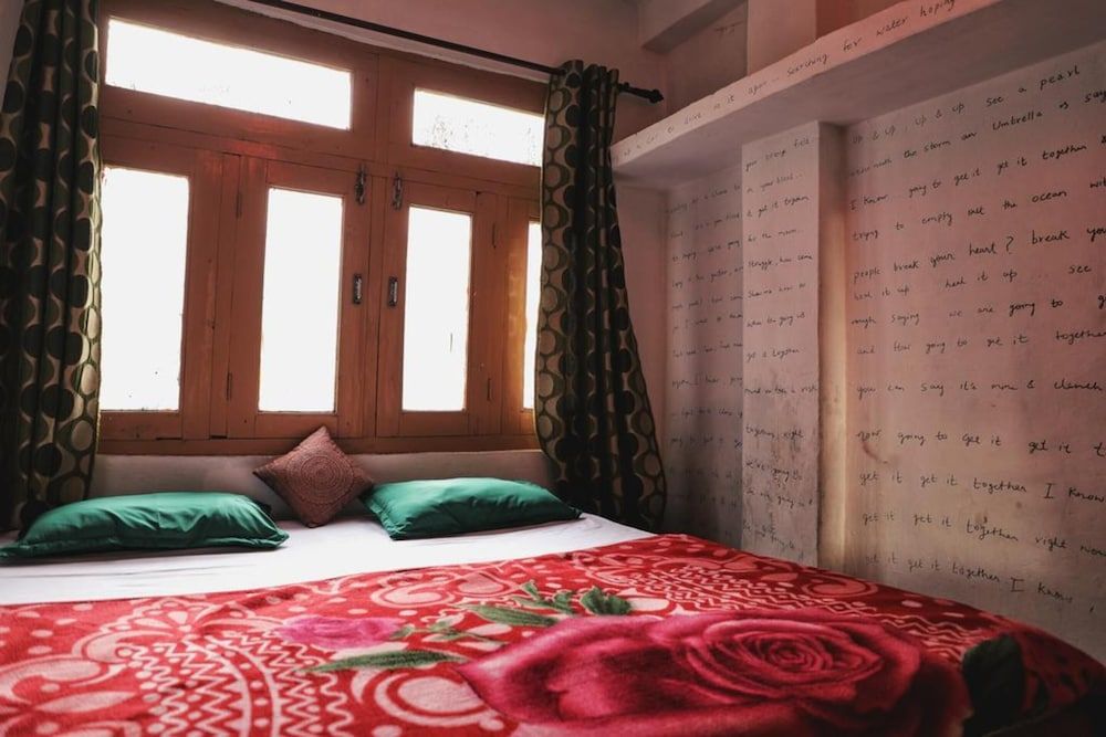 Nomads Hostel Deluxe Room, Private Bathroom 3