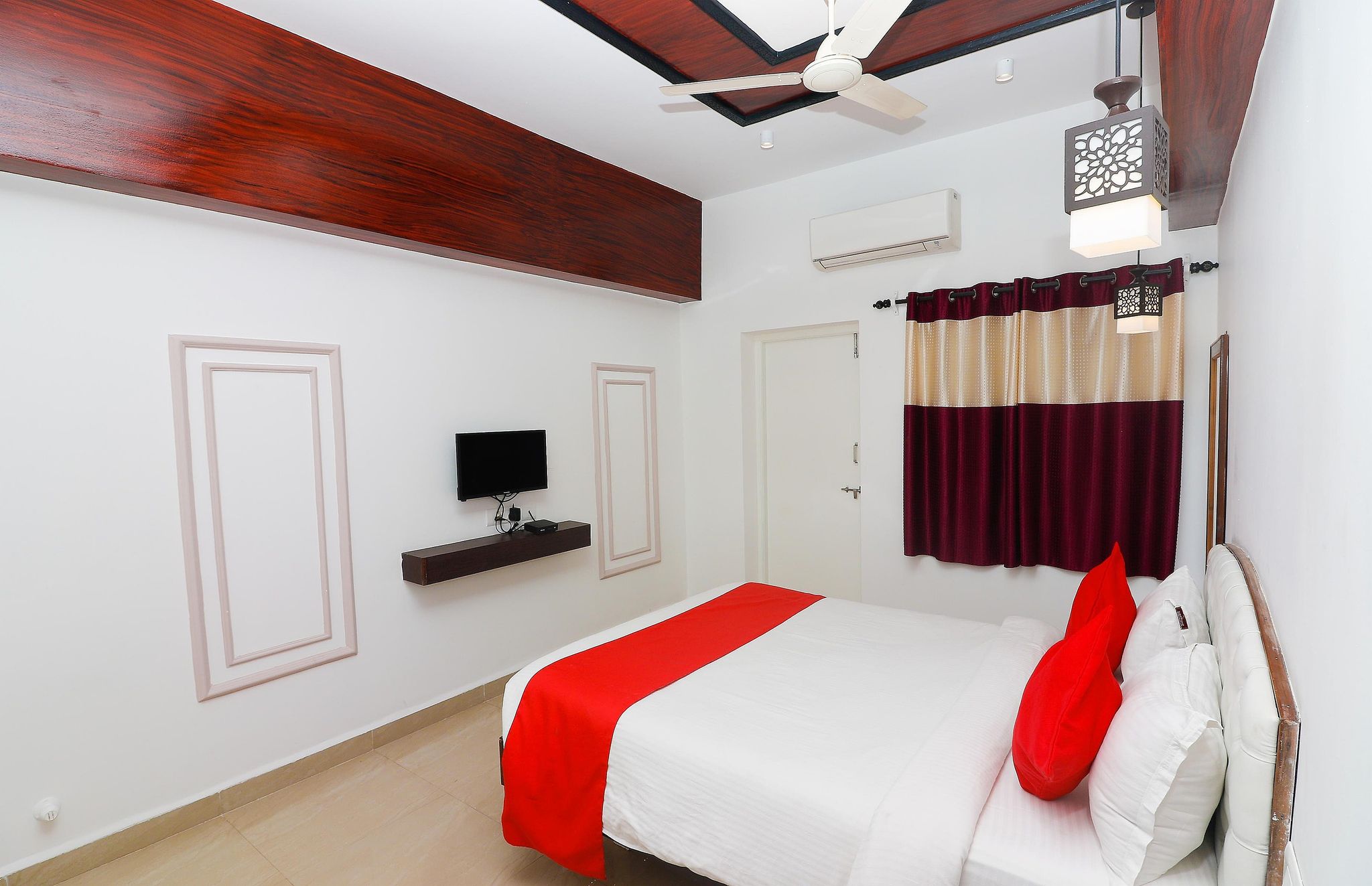 Swarnam Hotel Deluxe Ac Room 4