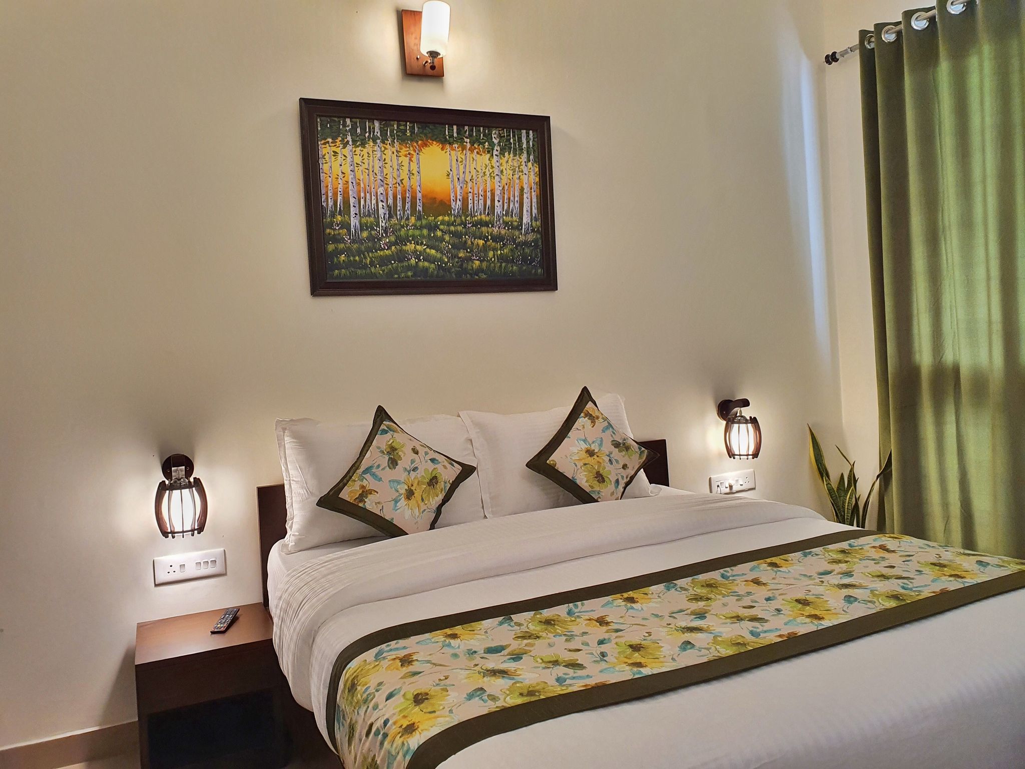 The Lake Hill - A Lake Side Hotel Deluxe Room with balcony