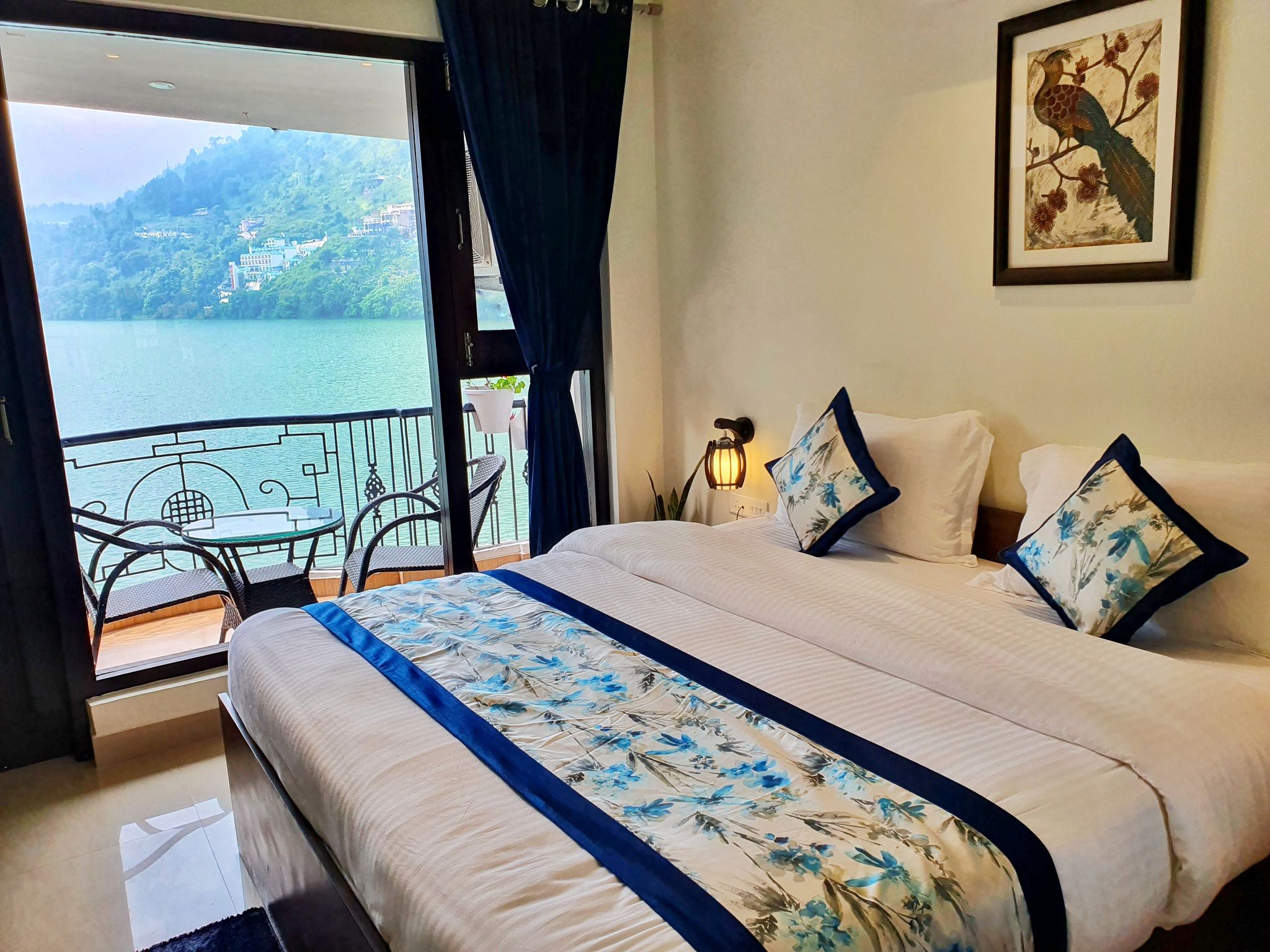 The Lake Hill - A Lake Side Hotel Deluxe Room with balcony 7