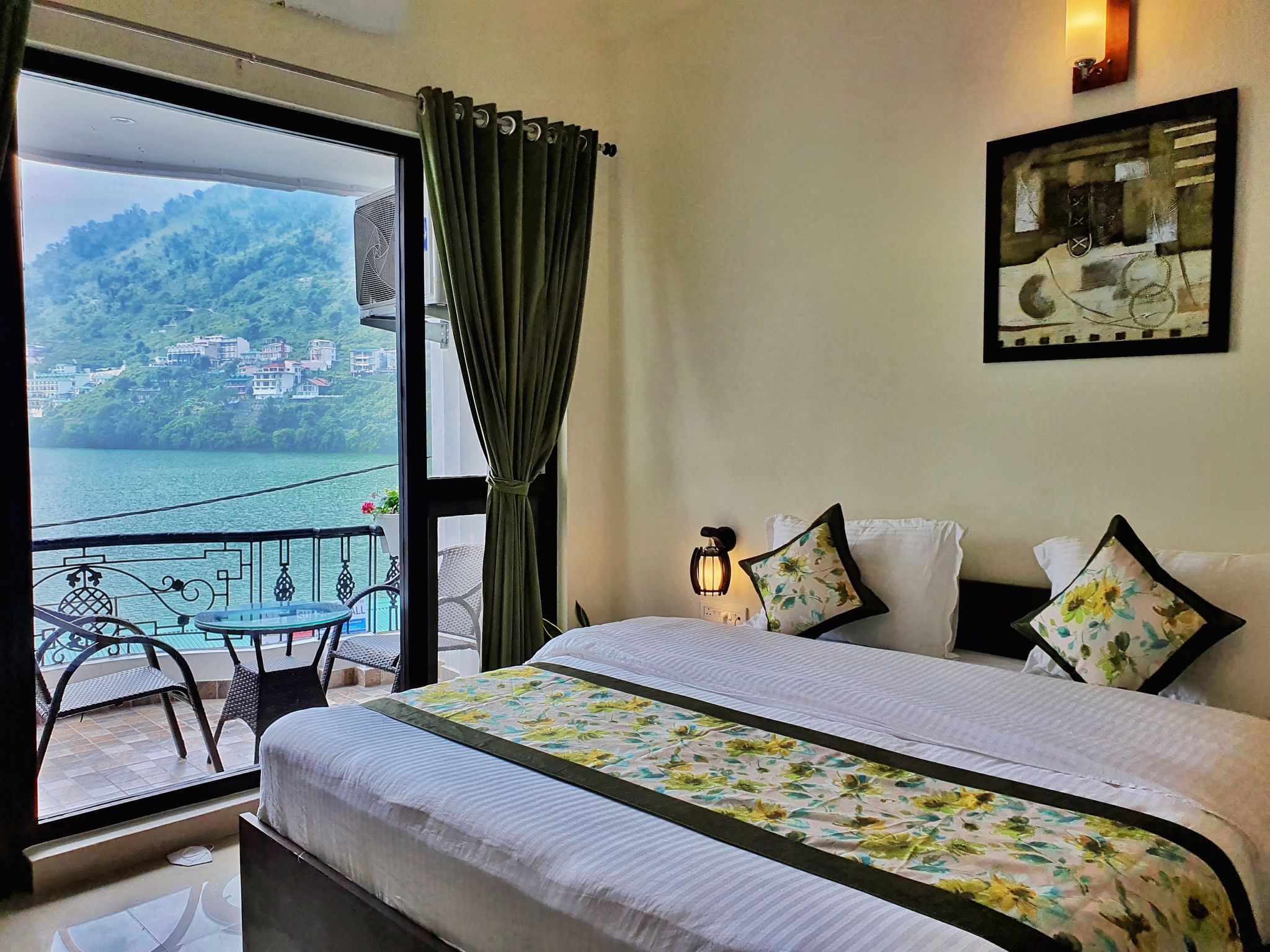 The Lake Hill - A Lake Side Hotel Deluxe Room with balcony 5
