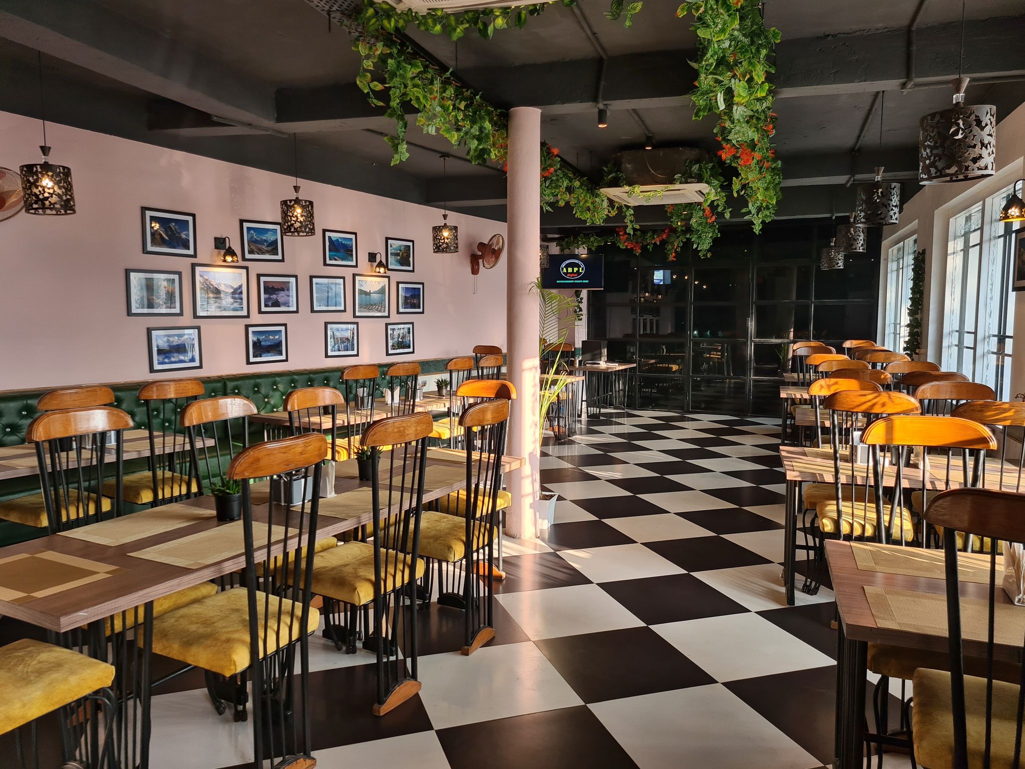 Food & Dining