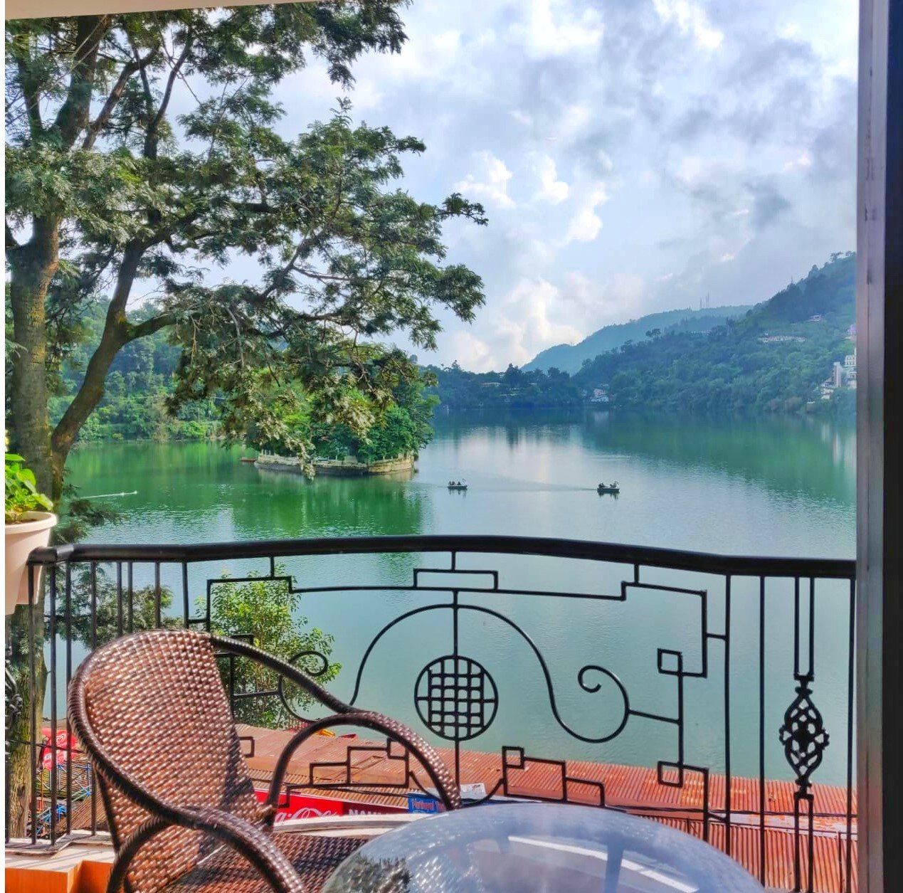 The Lake Hill - A Lake Side Hotel Deluxe Room with balcony 14