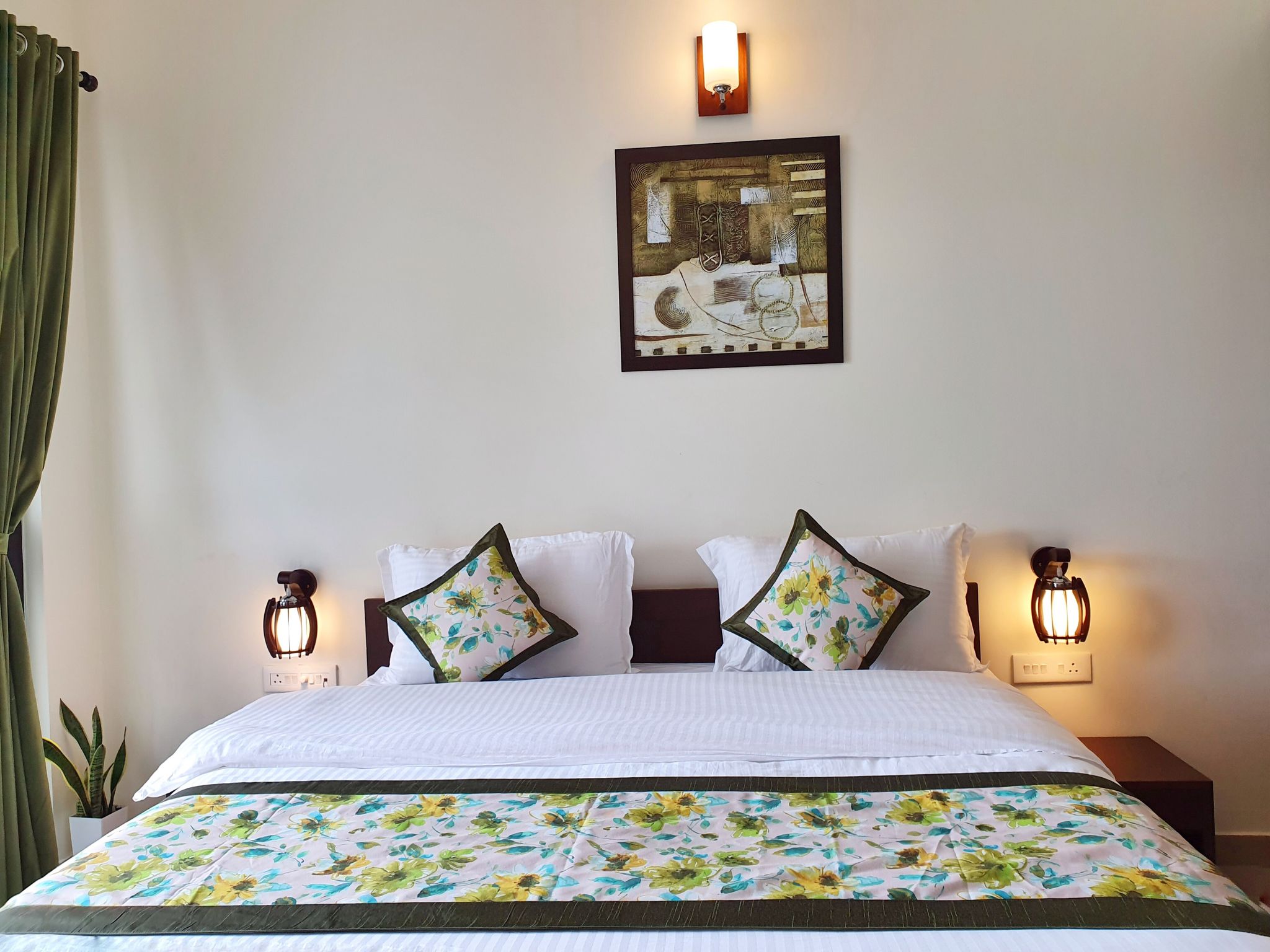 The Lake Hill - A Lake Side Hotel Deluxe Room with balcony 10