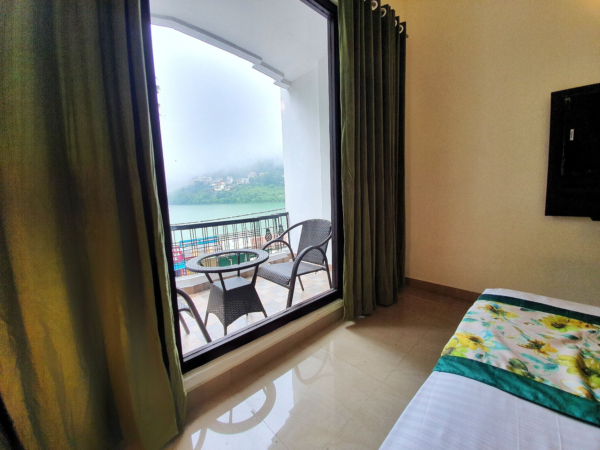 The Lake Hill - A Lake Side Hotel Deluxe Room with balcony 18