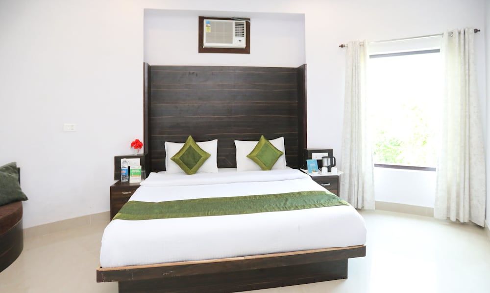 Treebo Tigers Pug Marks Standard Room