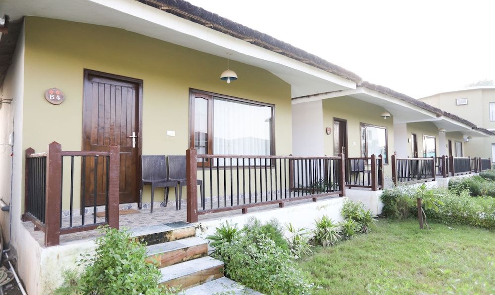 Treebo Tigers Pug Marks Deluxe Room 6