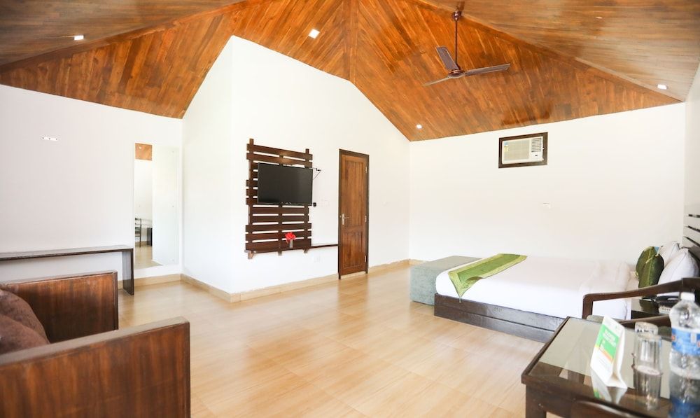 undefined Treebo Tigers Pug Marks 8