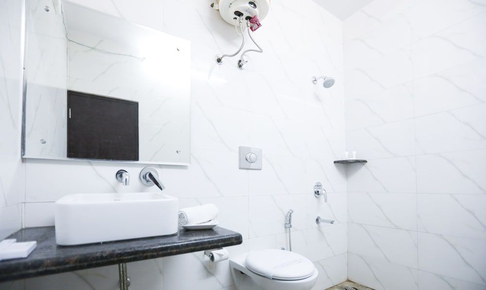 Treebo Tigers Pug Marks Standard Room 4