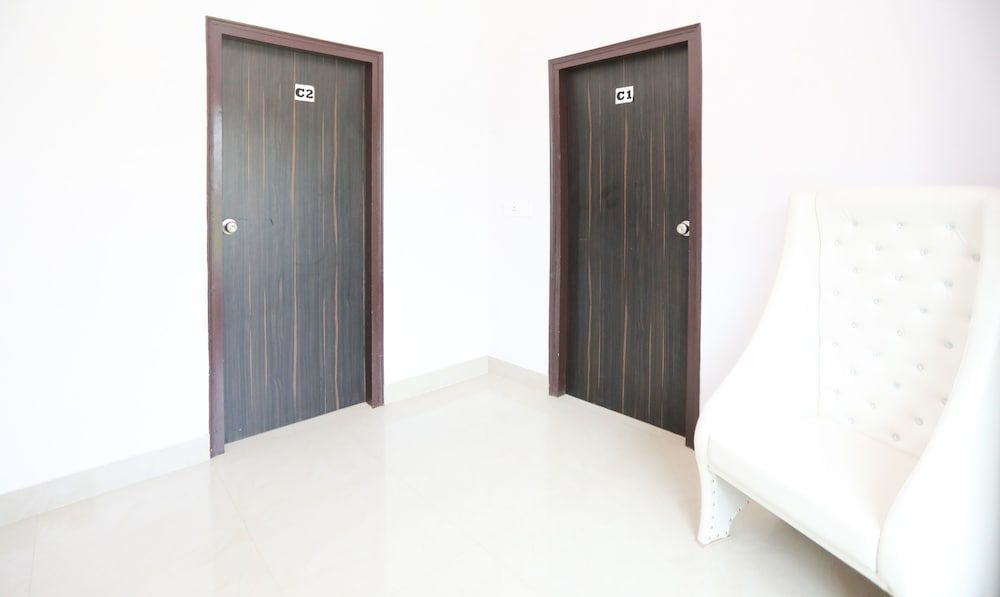 Treebo Tigers Pug Marks Standard Room 5