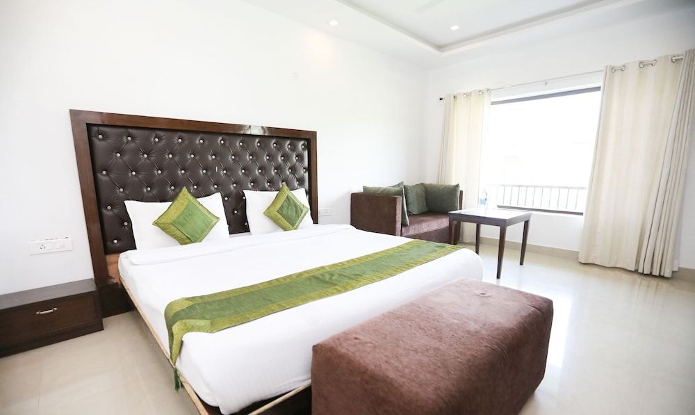 Treebo Tigers Pug Marks Deluxe Room 5