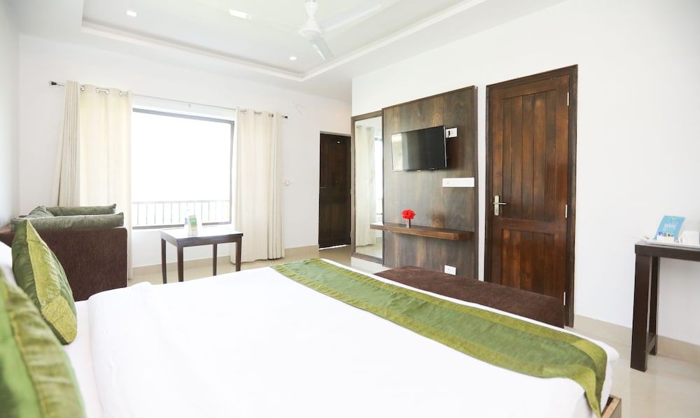 Treebo Tigers Pug Marks Deluxe Room 3