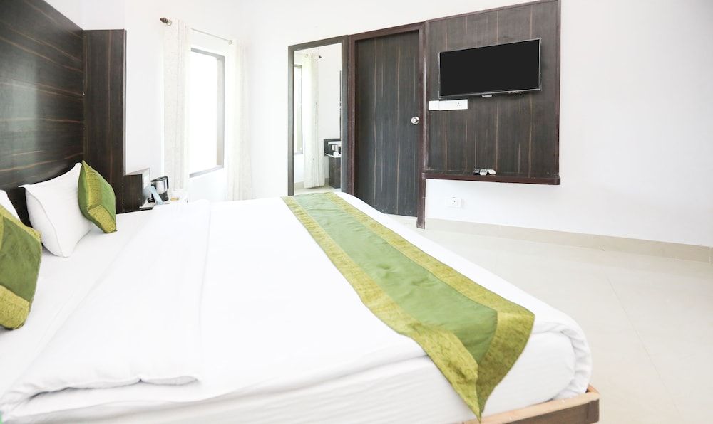 Treebo Tigers Pug Marks Standard Room 3