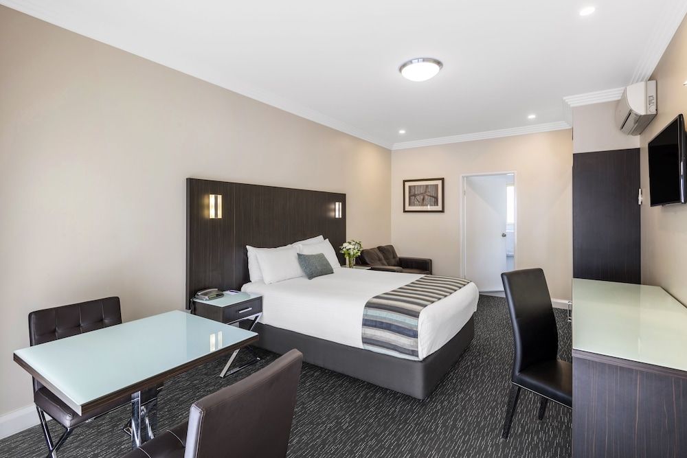 Mercure Goulburn Superior Room, 1 Queen Bed