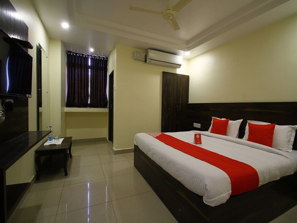 undefined OYO 11938 Mitra Residency 7