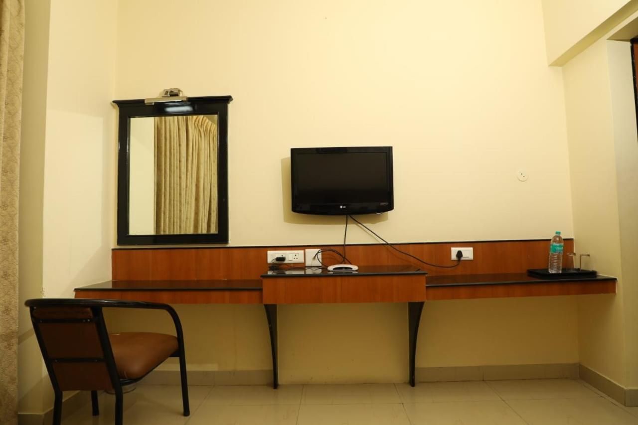 Shrie Shaanth Deluxe AC 10