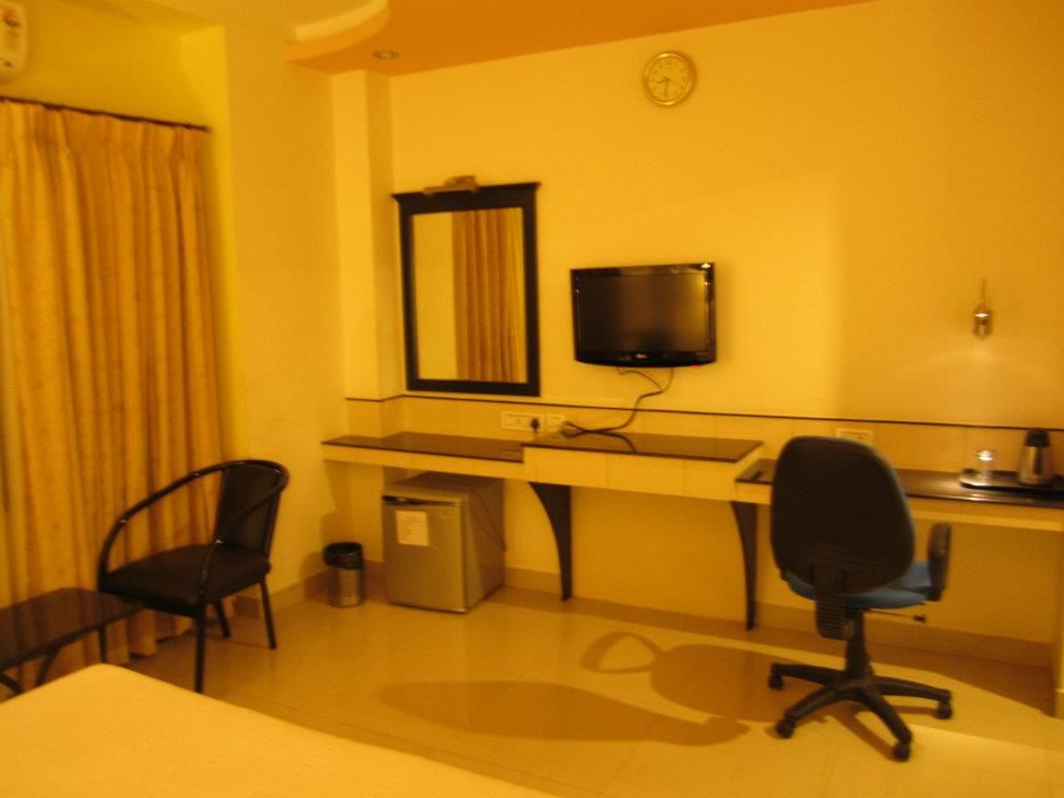 Shrie Shaanth Deluxe AC 6