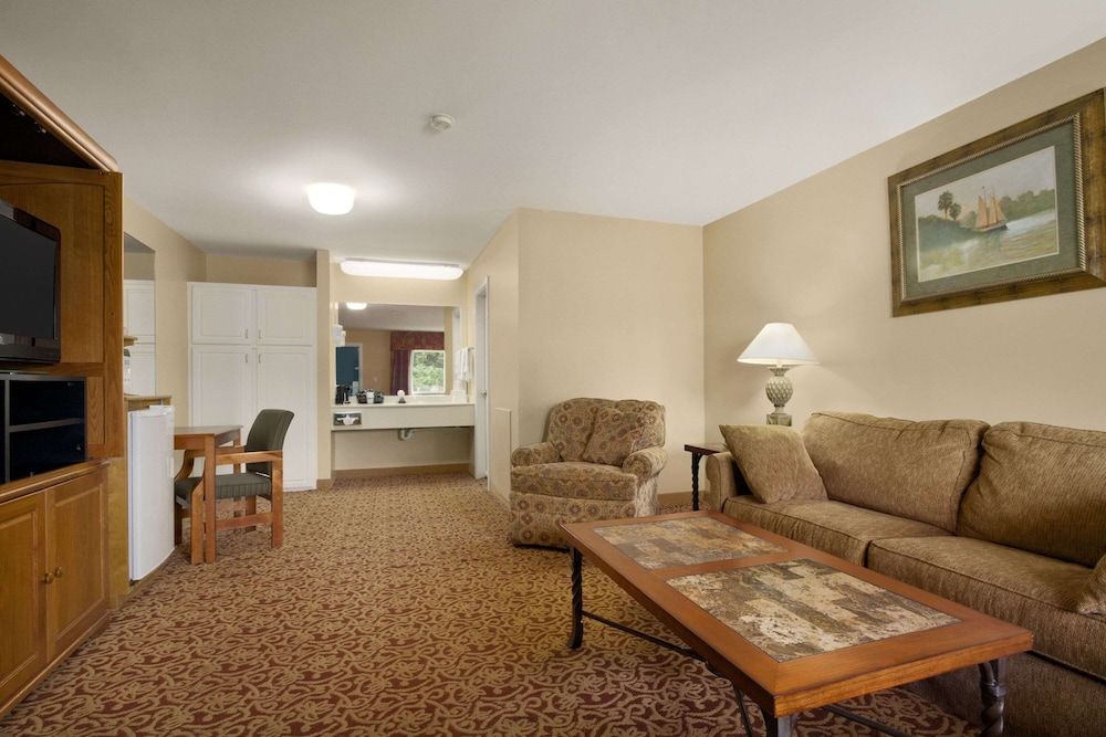 Suite, 1 King Bed with Sofa bed, Non Smoking