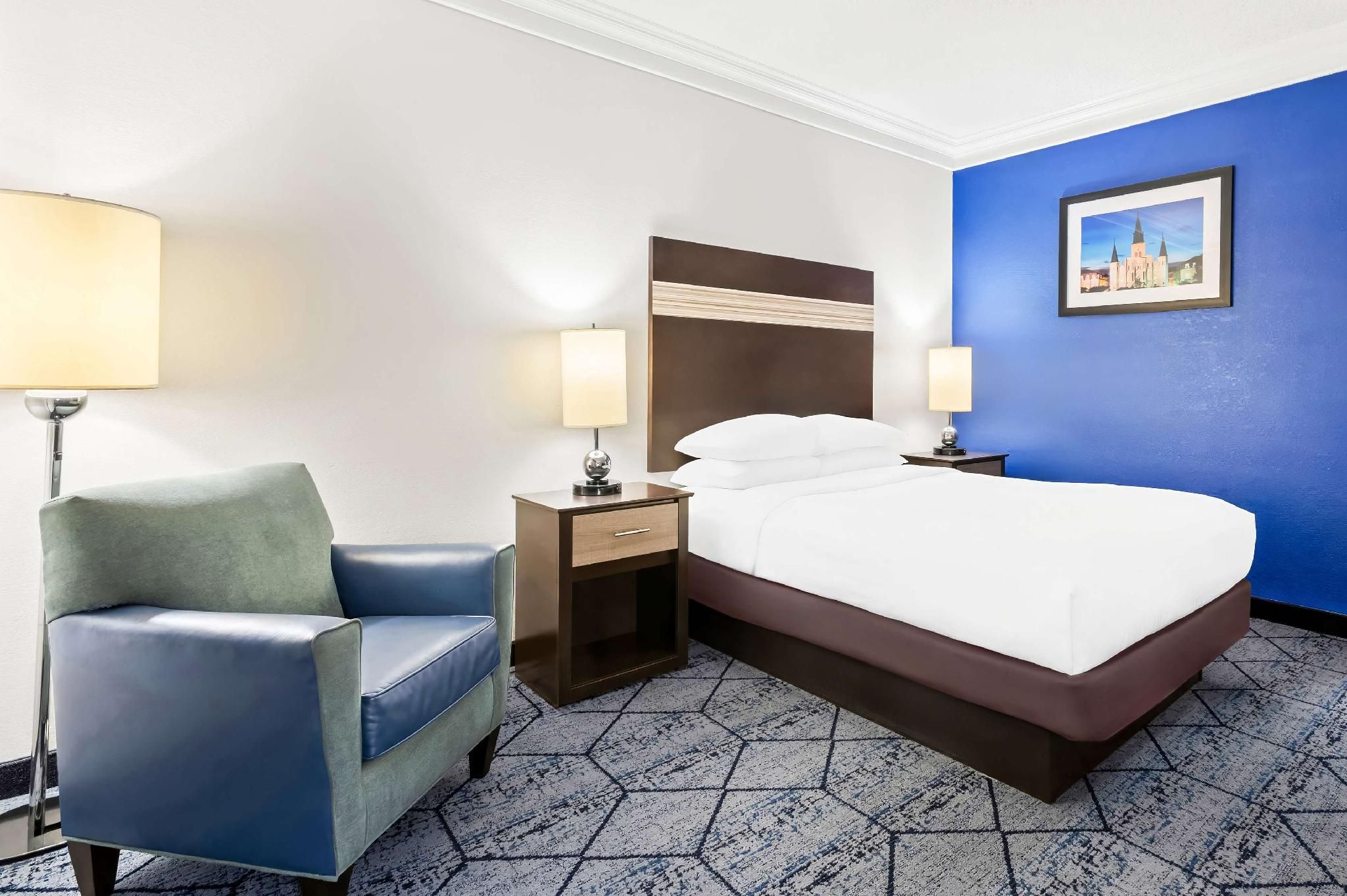 Accessibility - 1 Queen, Roll-in Shower, Nonsmoking