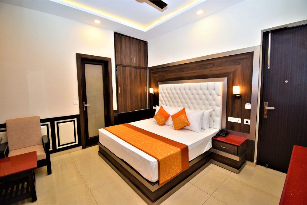 undefined The Royal Orbit 5