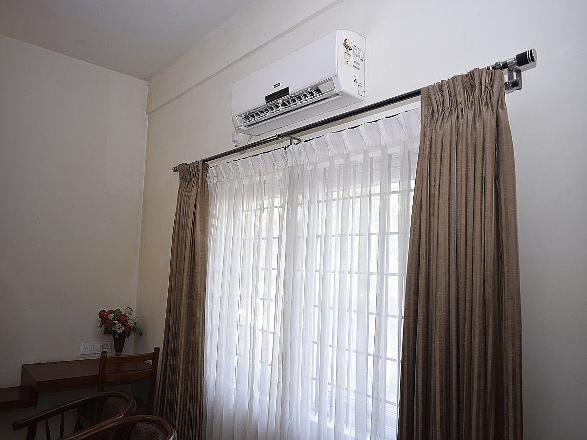 Hotel Golden Castle Superior  Twin bed AC 11