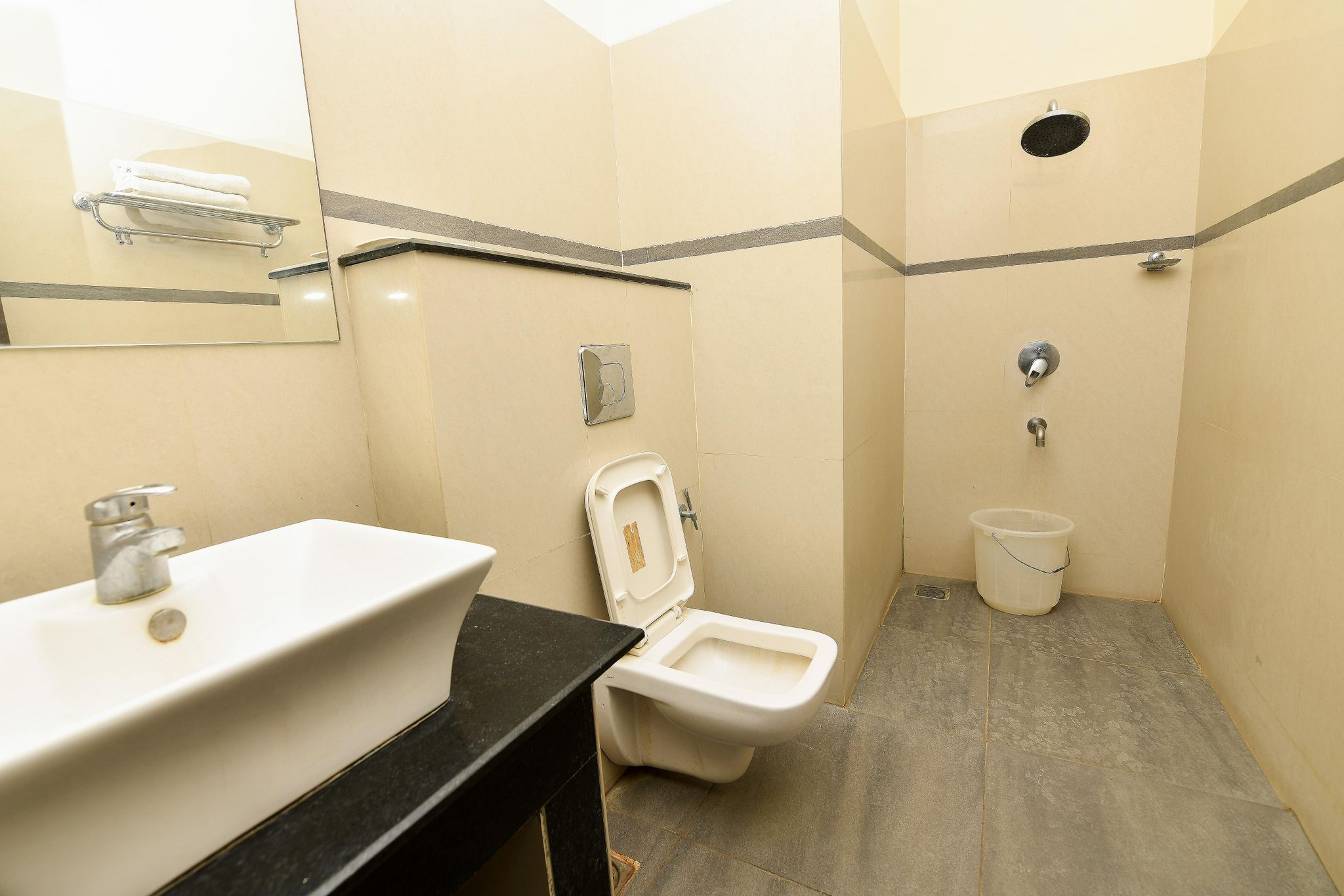 Hotel Golden Castle Superior  Twin bed AC 5