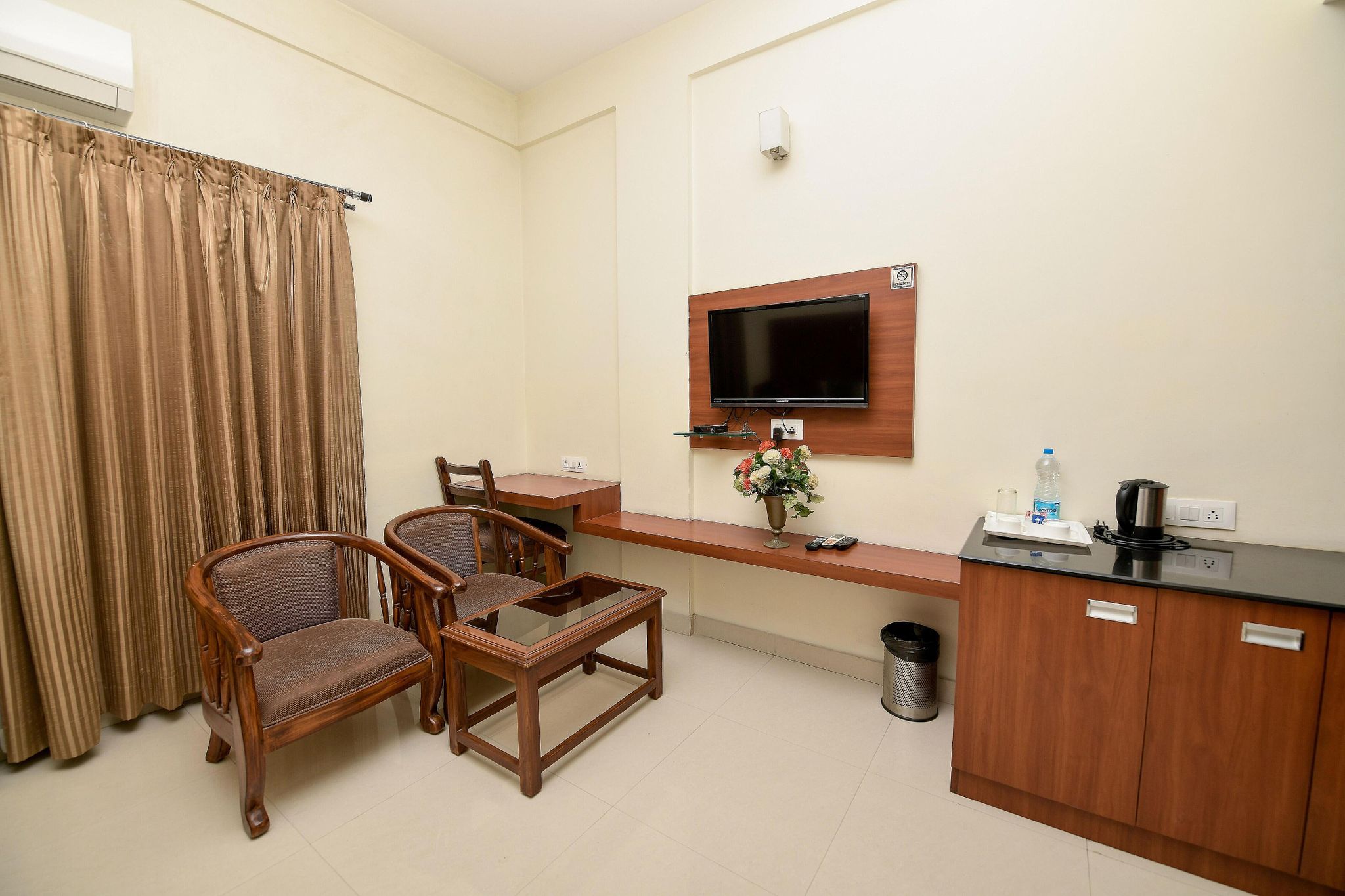 Hotel Golden Castle Superior  Twin bed AC 10