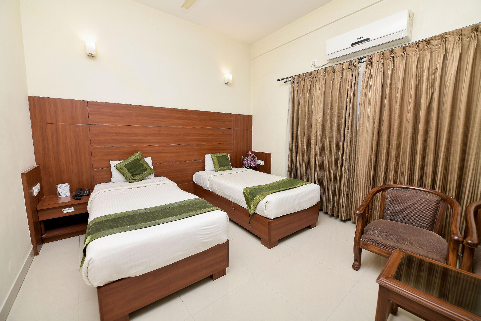 Hotel Golden Castle Superior  Twin bed AC