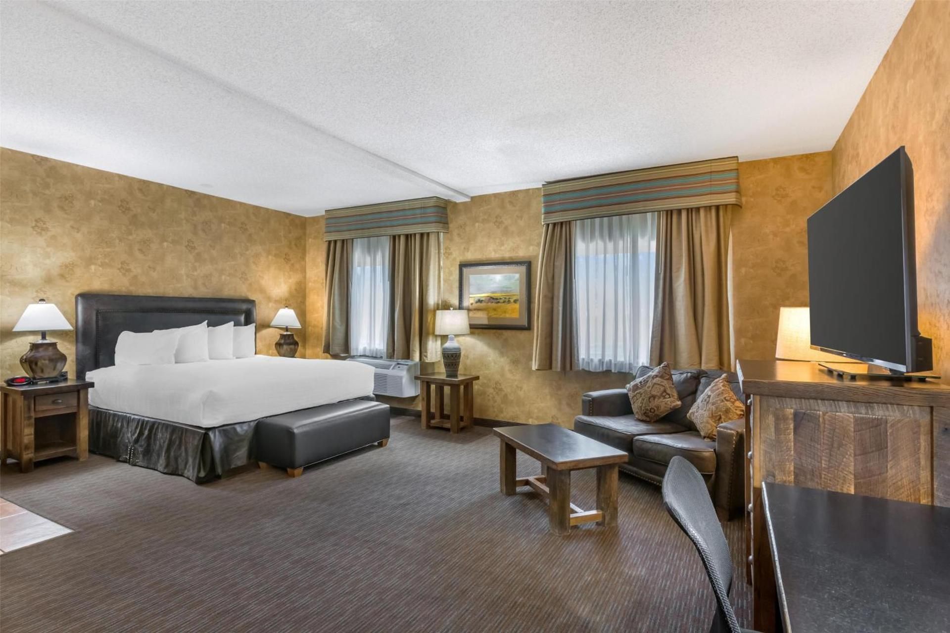 1 King Bed, Nonsmoking, Mini-suite, Jacuzzi