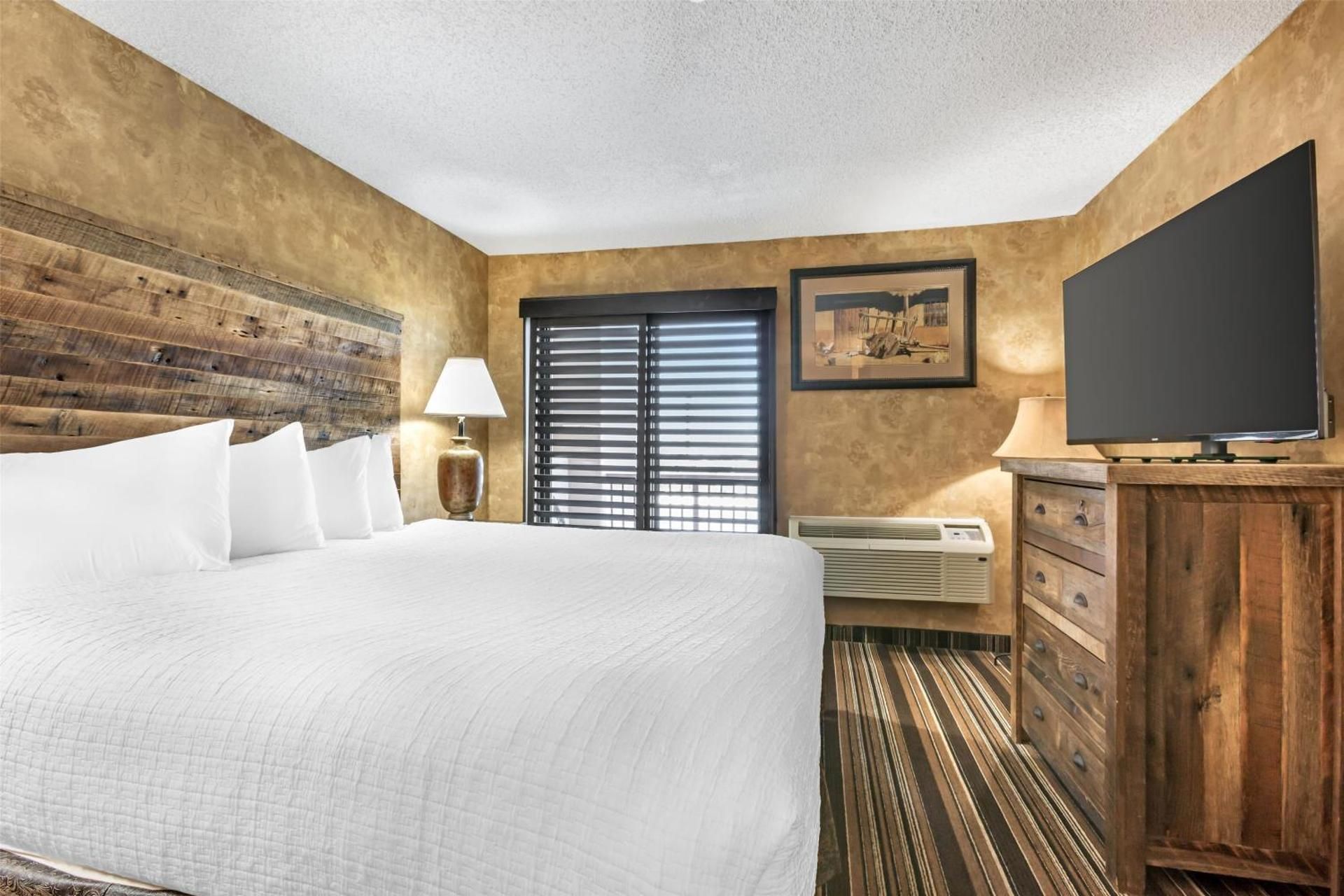 Suite - 2 Rooms 3 Beds, Nonsmoking, Balcony, Two Rooms