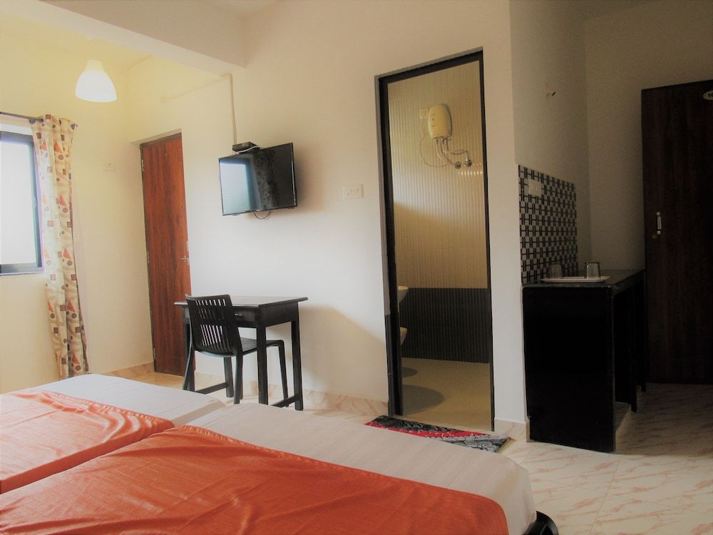 TGF Dream Guest House Deluxe Room AC 12
