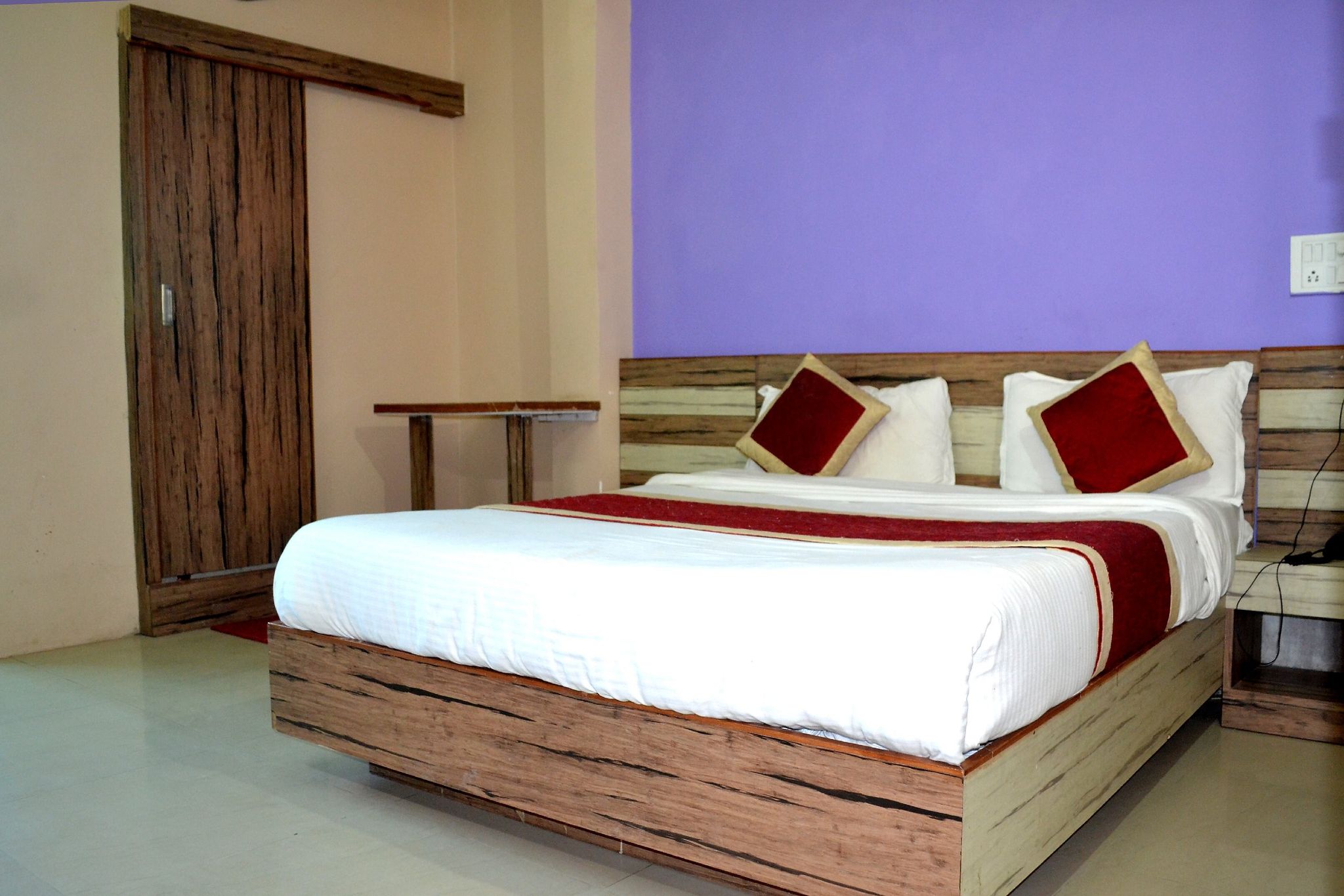 Hotel Always Welcome By SAH Deluxe AC 4