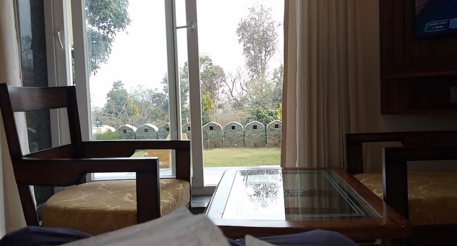 garden suite bed coffee table with garden view llfetz